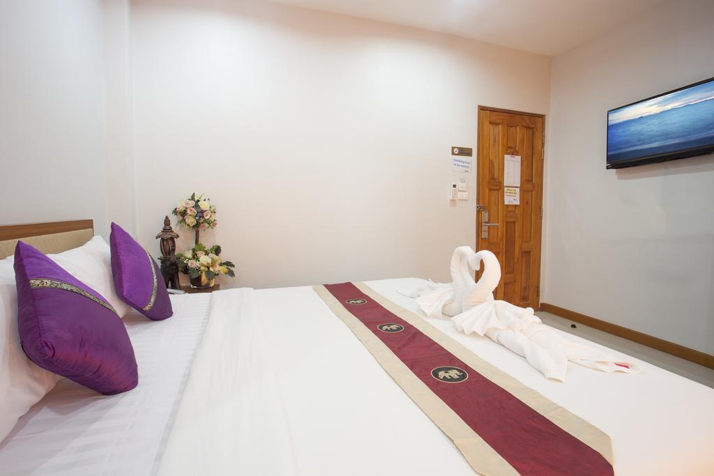 Hip Yaya Residences Patong Екстер'єр фото