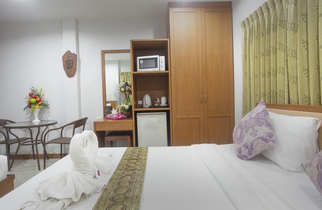 Hip Yaya Residences Patong Екстер'єр фото