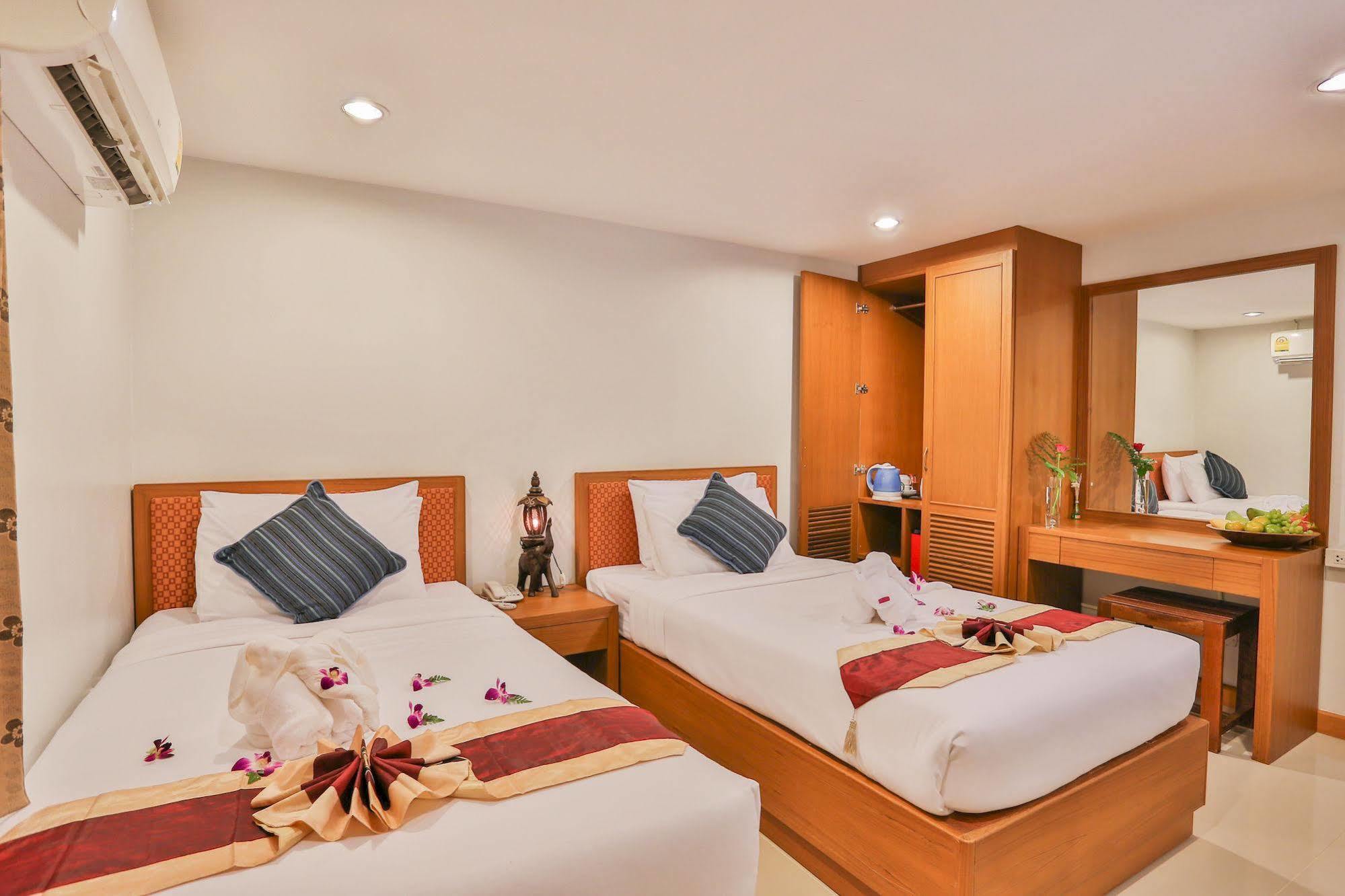 Hip Yaya Residences Patong Екстер'єр фото