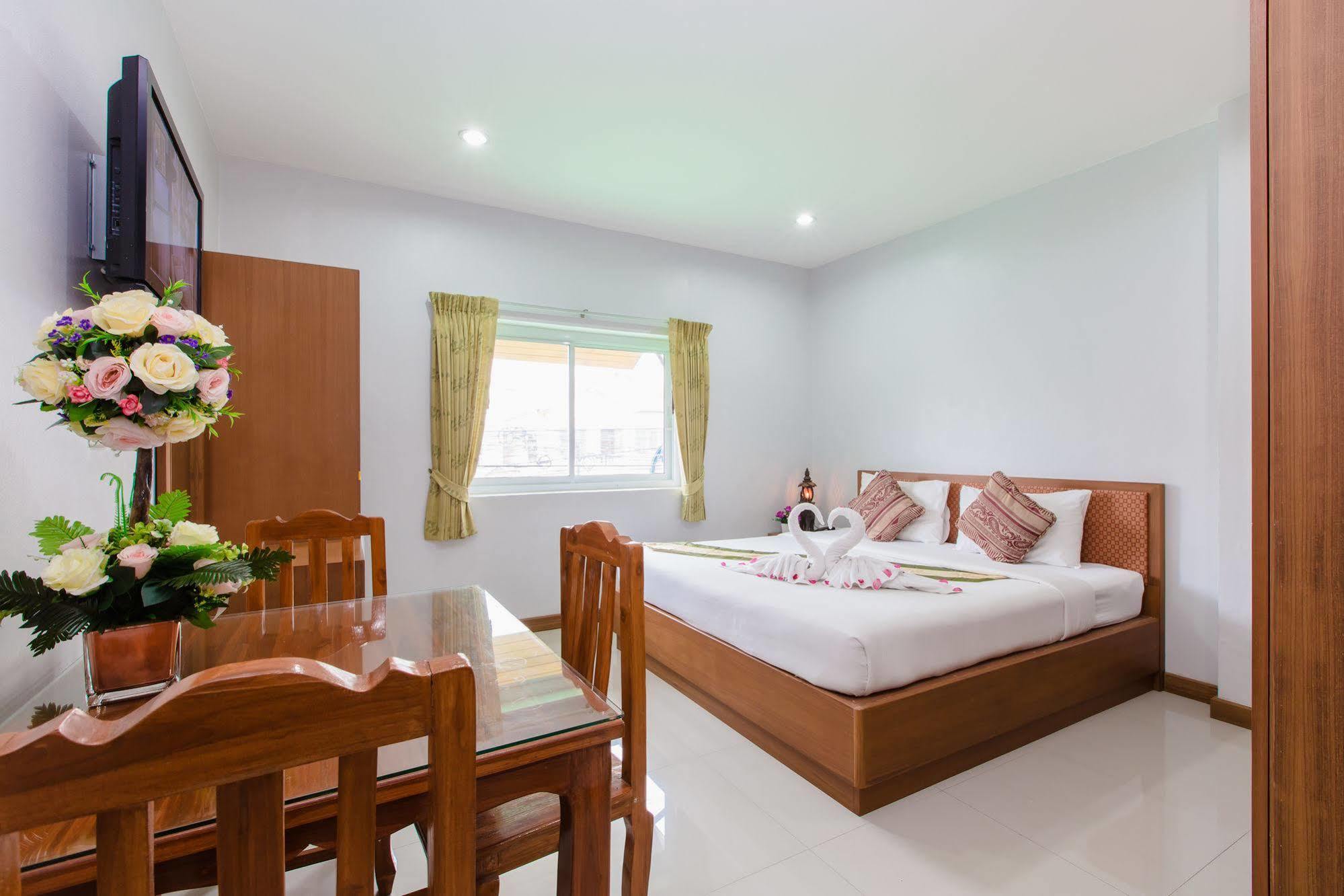 Hip Yaya Residences Patong Екстер'єр фото