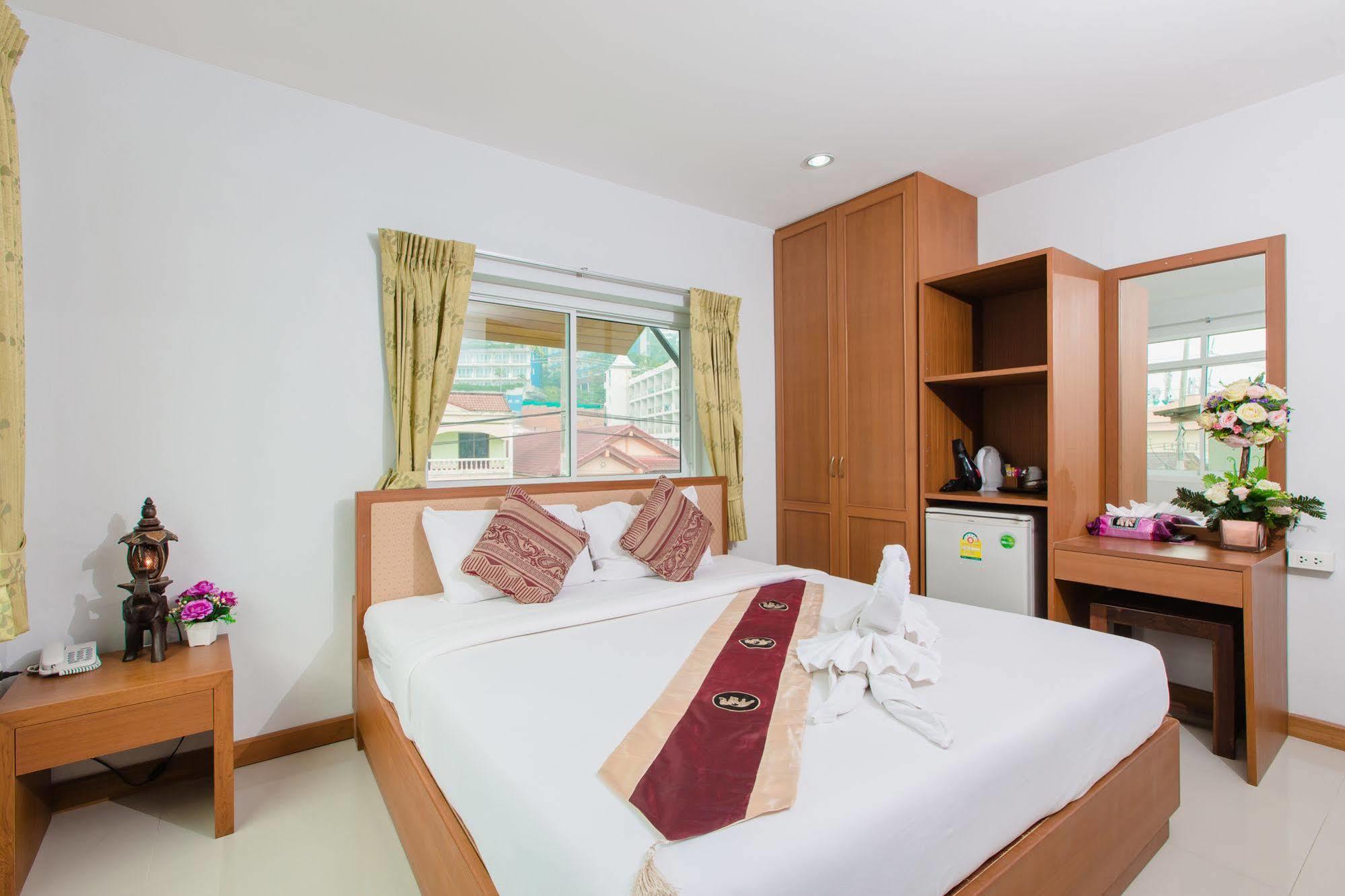 Hip Yaya Residences Patong Екстер'єр фото