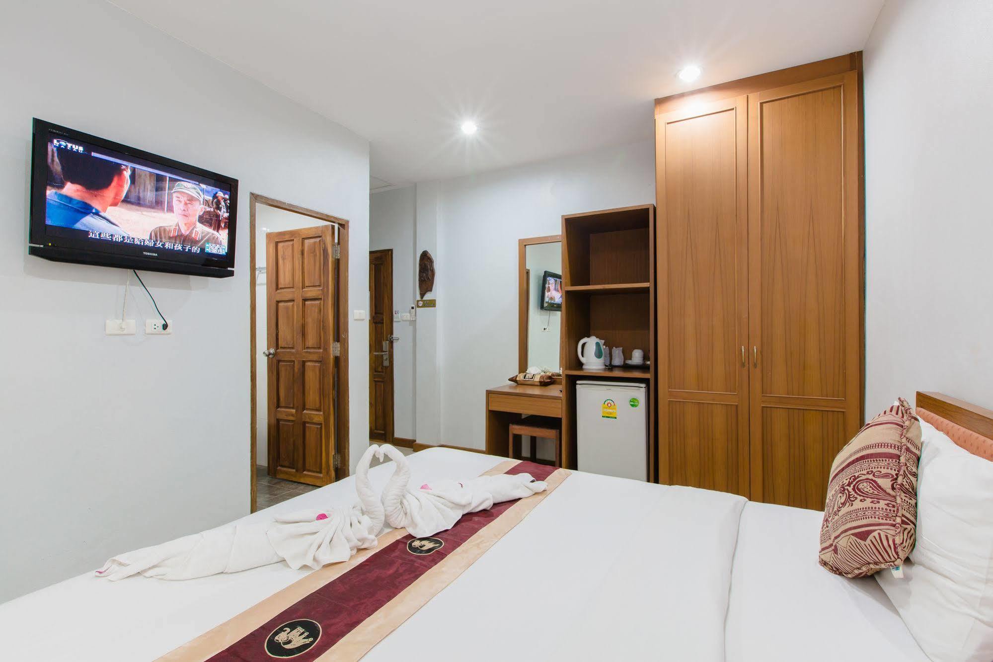 Hip Yaya Residences Patong Екстер'єр фото