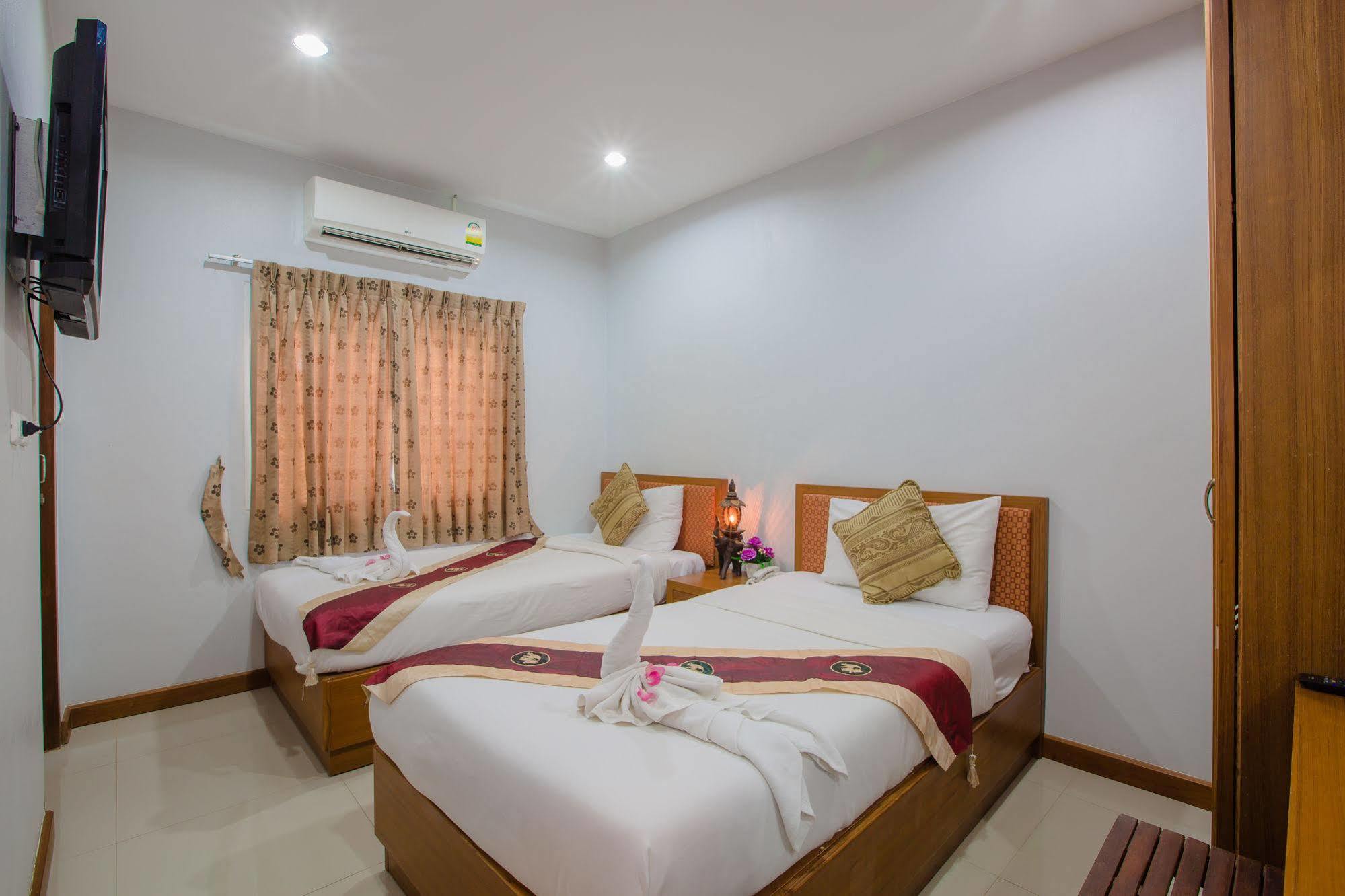 Hip Yaya Residences Patong Екстер'єр фото