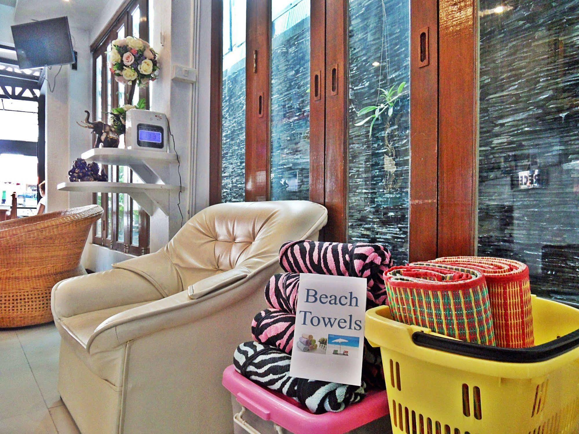 Hip Yaya Residences Patong Екстер'єр фото